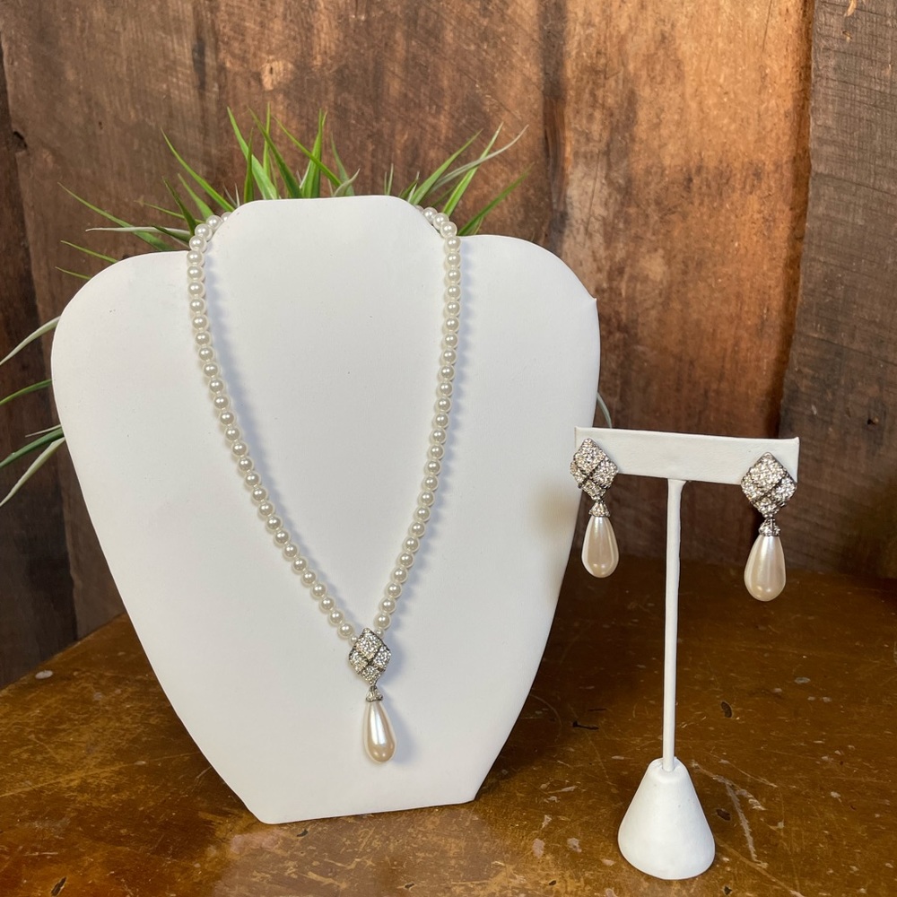 Pearl Drop Necklace and Ear Rings